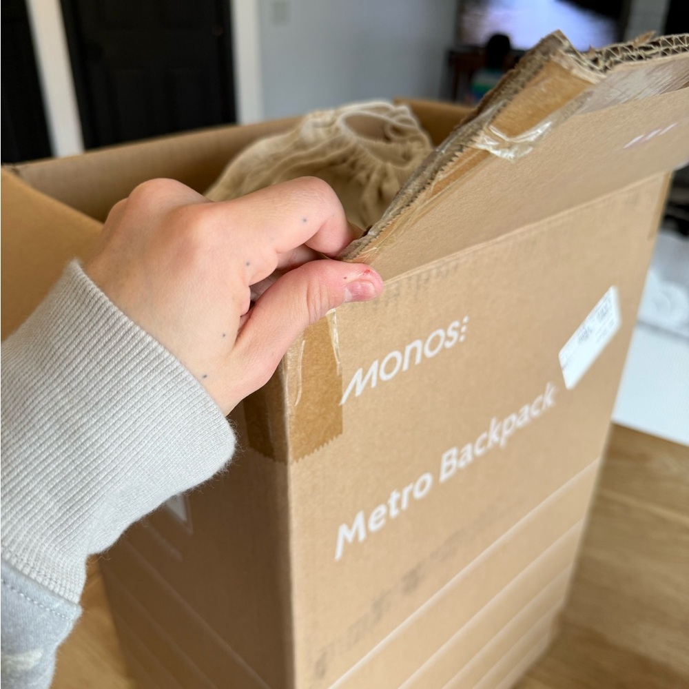 Mono’s metro backpack in ivory - Picture 10 of 10